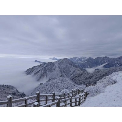 西岭雪山图5