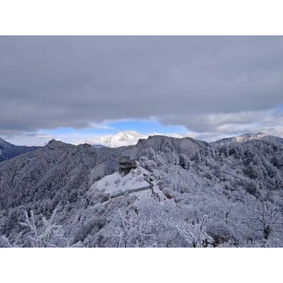 西岭雪山图3