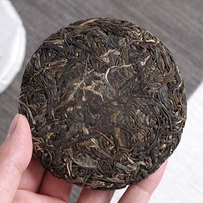 批发 云南普洱茶饼 100g 勐海 小班章 小玉饼迷你生茶 大树纯料图4