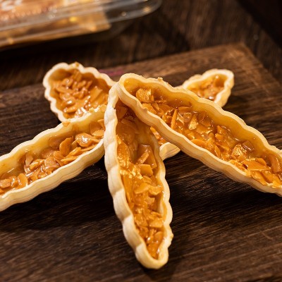 网红零食焦糖杏仁酥片80克盒装下午茶点心酥脆糯米船烘焙 糕点批发图2
