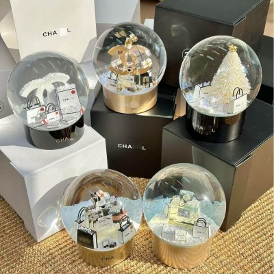 小香家水晶球双C新款圣诞雪花水晶球装饰品摆件礼品情人节礼物图5